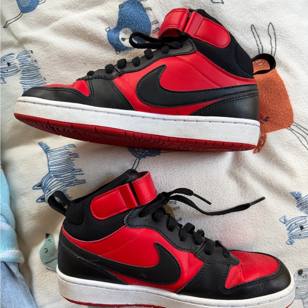 Nike Kids Black and Red Sneakers - Picture 2 of 4
